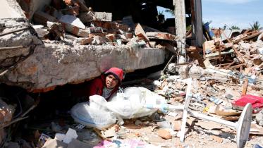 indonesia quake.jpg