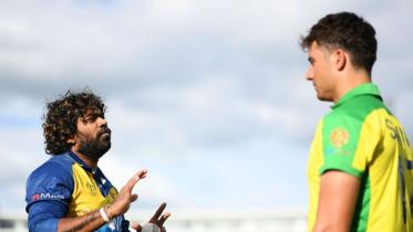 Malinga-Stoinis new.jpg