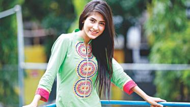 Lux-Channel i Superstar Mehazabien Chowdhury