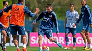 Messi-Argentina training.jpg