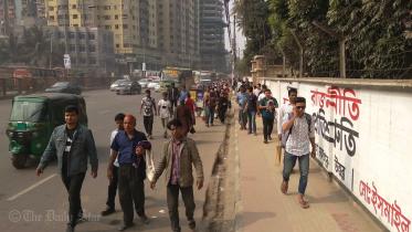 mirpur-road-blocked-rmg-palash-wb.jpg