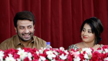 Moner Moto Manush Pailam Na.jpg