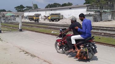 motorcycle-driving-Burimari.jpg