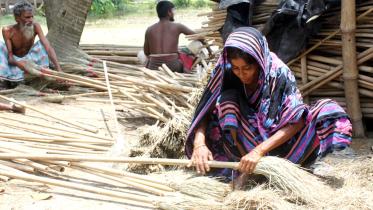 Mymensingh broom maiking.jpg