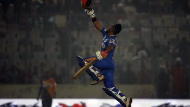 Najmul Hossain Shanto jump.jpg