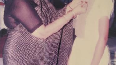 Niloufer Manzur presents Ashreen Mridha with the prefect badge.jpg