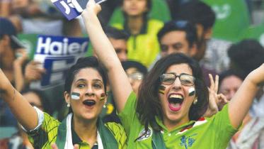 Pak fans.jpg
