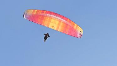paraglide-afp-wb.jpg