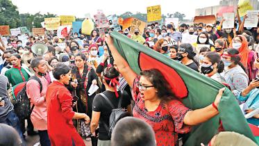 protest-in-front-of-the-Jatiya-Sangsad-Bhaban.jpg