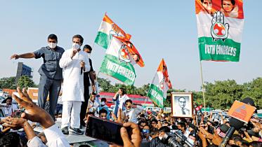 Rahul-Gandhi-met-rape-victim-family.jpg