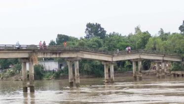 ramshackle bridge.jpg