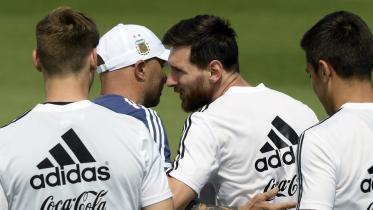 Sampaoli wishes Messi.jpg