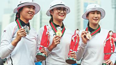 South Korean archers pose.jpg