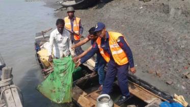 Spawn netting Sundarbans.jpg