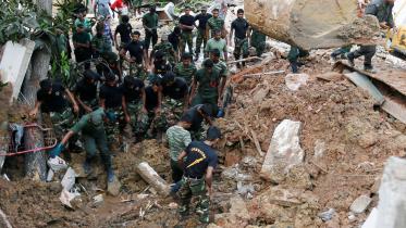 Sri-Lanka-landslide-web.jpg