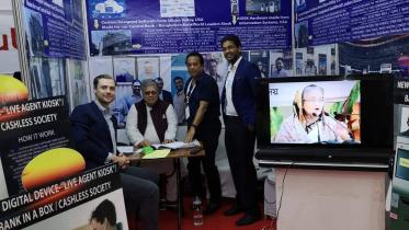 The team at the Digital Device Innovation Expo.JPG