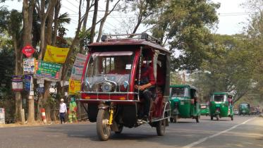 Three-wheelers haunt Sylhet.jpg