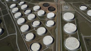 oil-prices-edge-lower.jpg