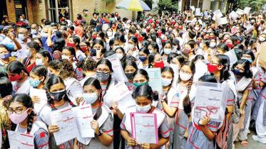 student-get-vaccine.jpg