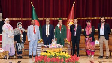 gono-front-prez-dialogue-.jpg