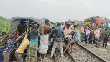 tangail_train_hit_easy_bike_news_picture-2.jpg