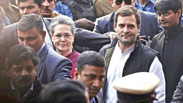 gandhi-family.jpg