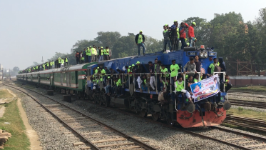 8 special trains carry AL activists