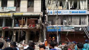 Rescue efforts slow because of building’s instability