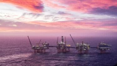 oil-price-hovers.jpg