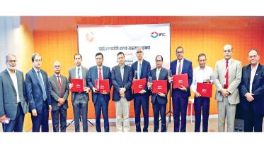 six-ific-bank-employees.jpg