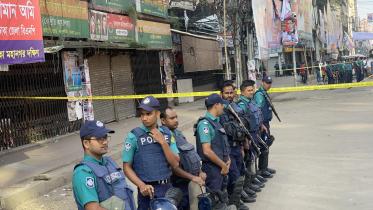 police_deployed_in_front_of_bnps_nayapaltan_office.jpg
