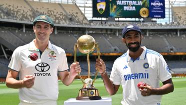 Pat Cummins, Jasprit Bumrah.jpg