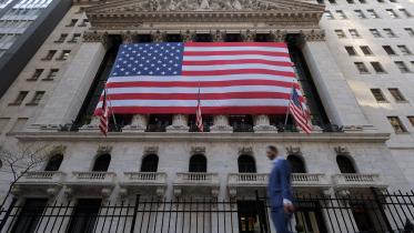 us_flags_hang_on_the_building_of_the_new_york_stock_exchange.jpg
