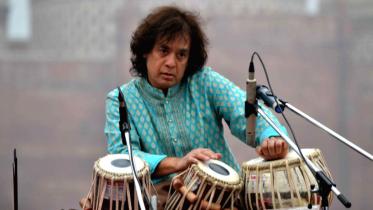 tabla-maestro-ustad-zakir-hussain-performs-during-145532.jpg