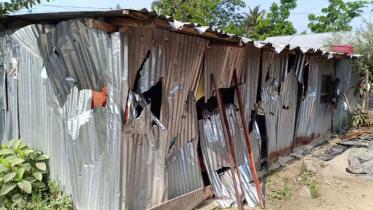 benapole-photo-dispute_over_dominance_between_bnp_and_jubo_dal_leaders_led_to_attacks_vandalism_and_looting_of_many_houses_-08.04.25.jpg