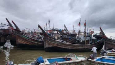 fishing-boat-trawler-bay