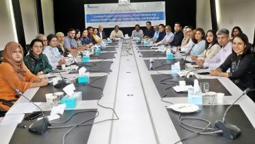 roundtable-group-photo.jpg