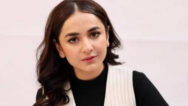 yumna-zaidi-suffers-after-losing-passport-and-green-card-in-qatar-1737976544-5487.jpg