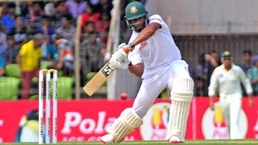 Mahmudullah bats