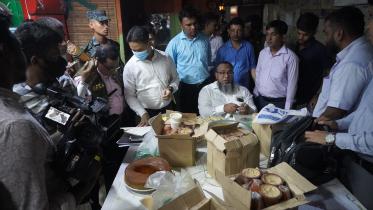 Four lakhs fine for supplying low grade food stuffs in Coxs Bazar.jpg