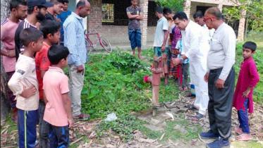 Miscreants have poisoned the tube wells of some houses schools and tea shops in Jashore.jpg