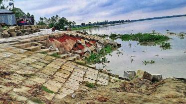 Collapsed embankment yet to be repaired in Kurigram.jpg