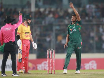 shakib_celebrates.jpg