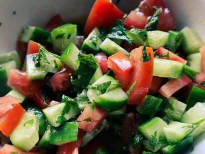 Tomato Salads under Tk 150: Budget-friendly options that pack a flavour punch