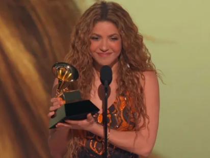 shakira_wins_grammy.jpg