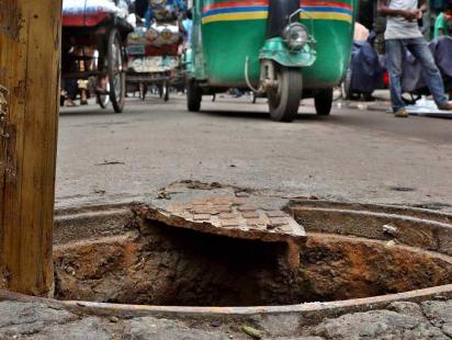 manhole 