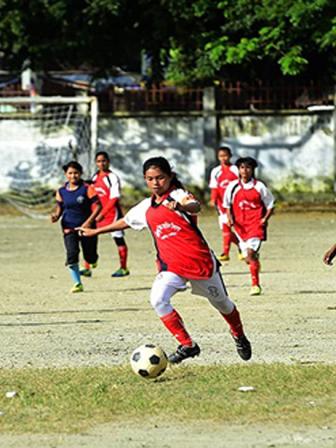 bangla-girls-football-afp.jpg