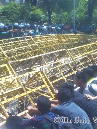 Students-Tonu-protest.jpg
