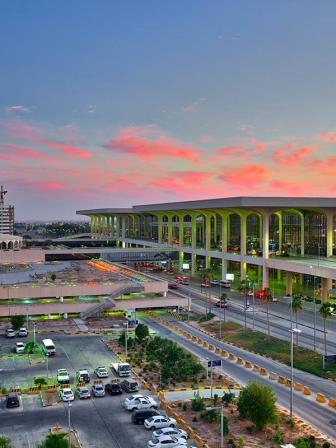 Which are the 10 biggest airports in the world