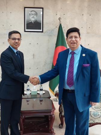 Momen-Indian-envoy.jpg